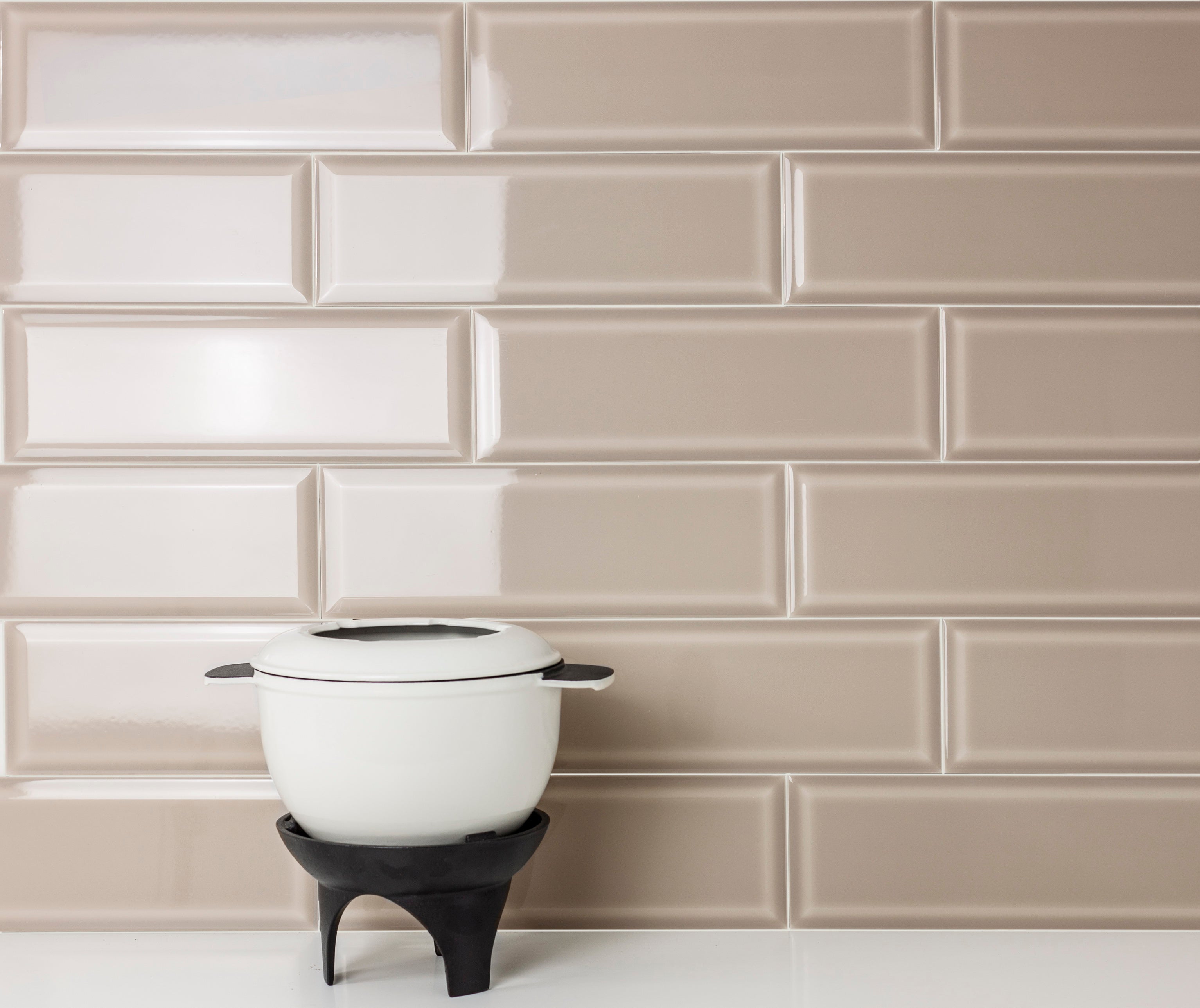 Montesco Light Brown 10x30cm laatta fasettireunainen, kiiltävä